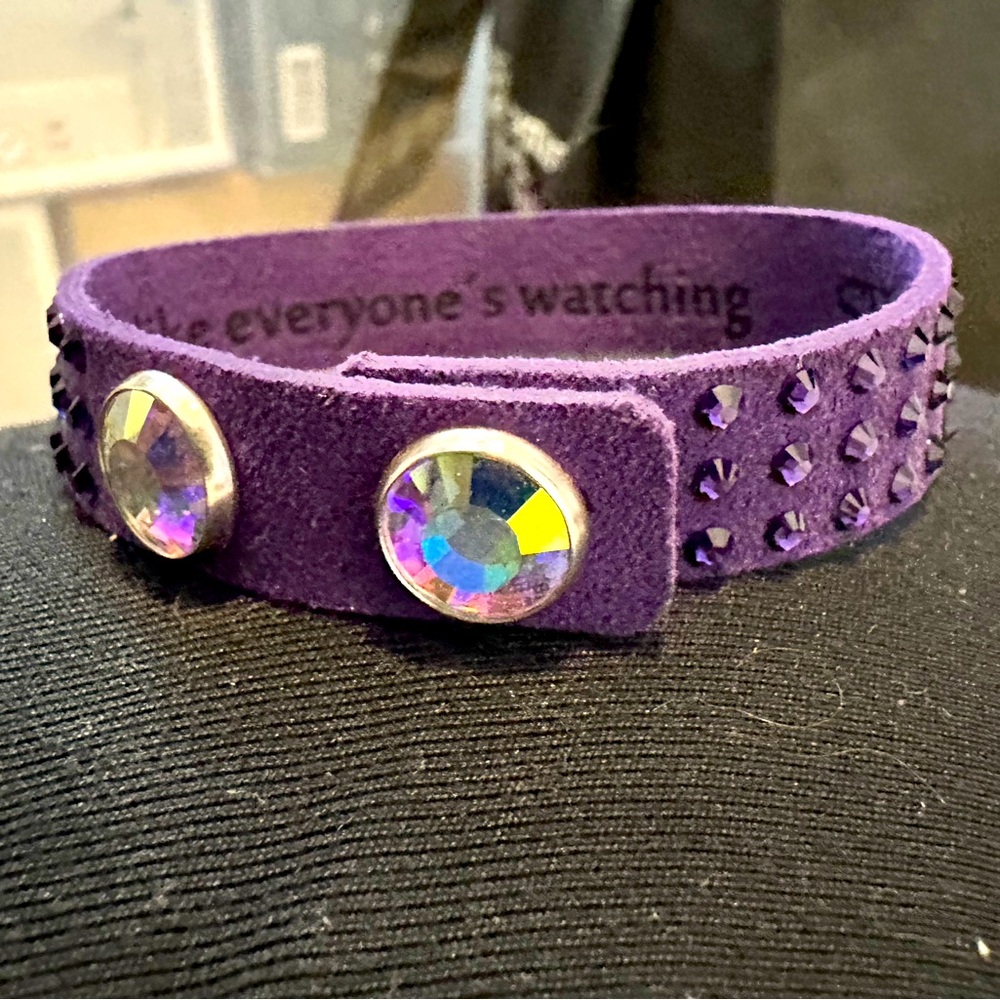 NEW Signed SWAROVSKI Jet Crystal SIMPLE PURPLE Snap Bracelet Double 8” leather